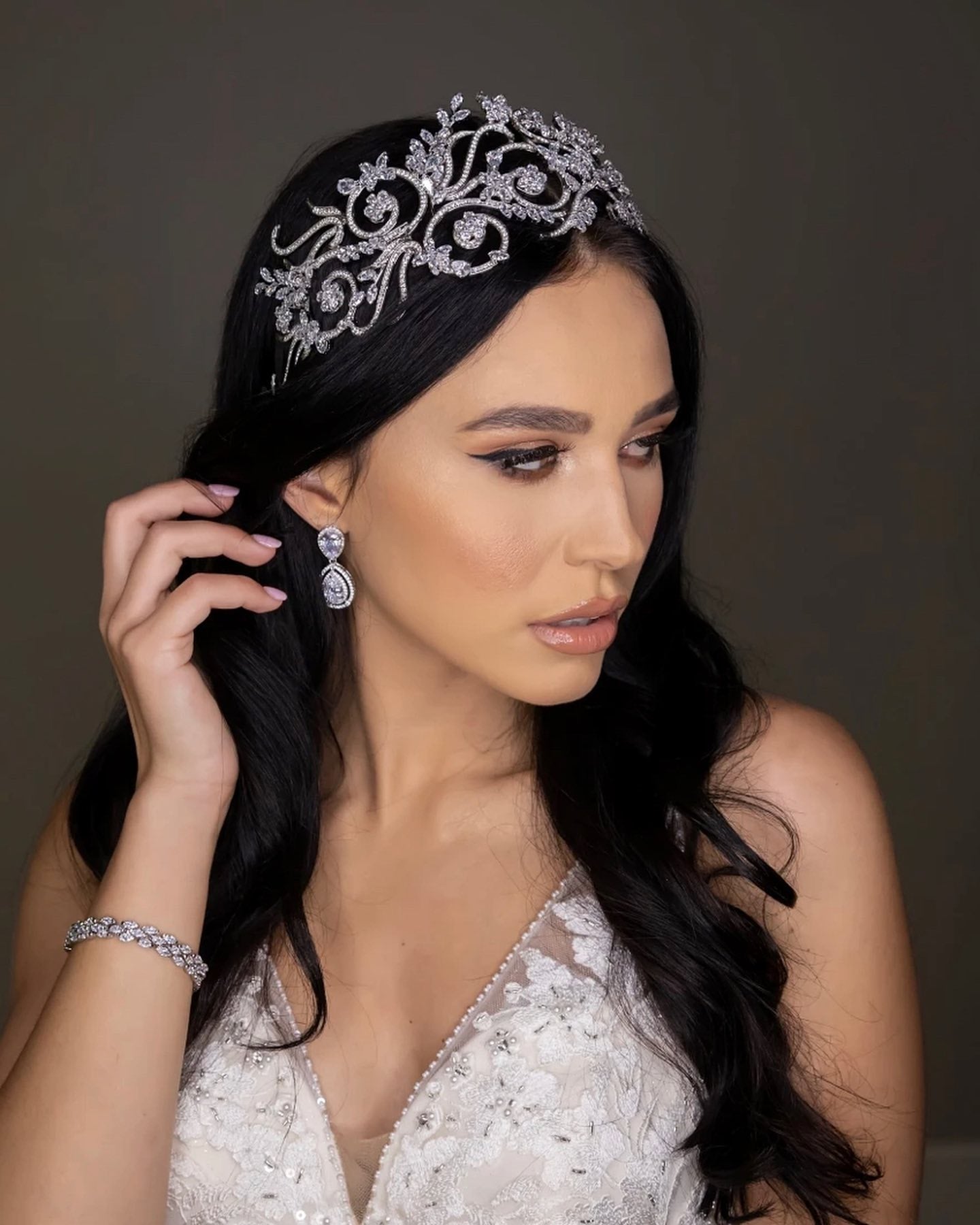 How to Choose the Perfect Bridal Earrings Ellee Couture Boutique