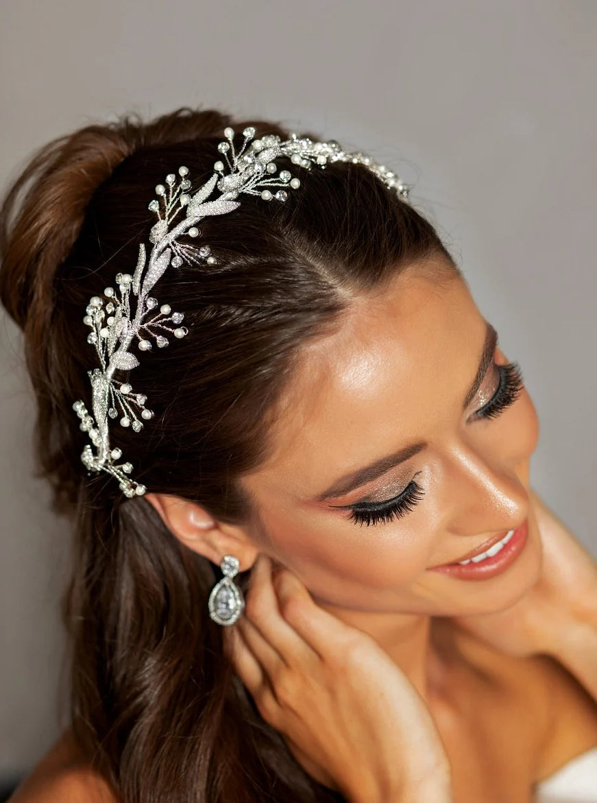 The Art of Styling Pearl Wedding Hair Accessories