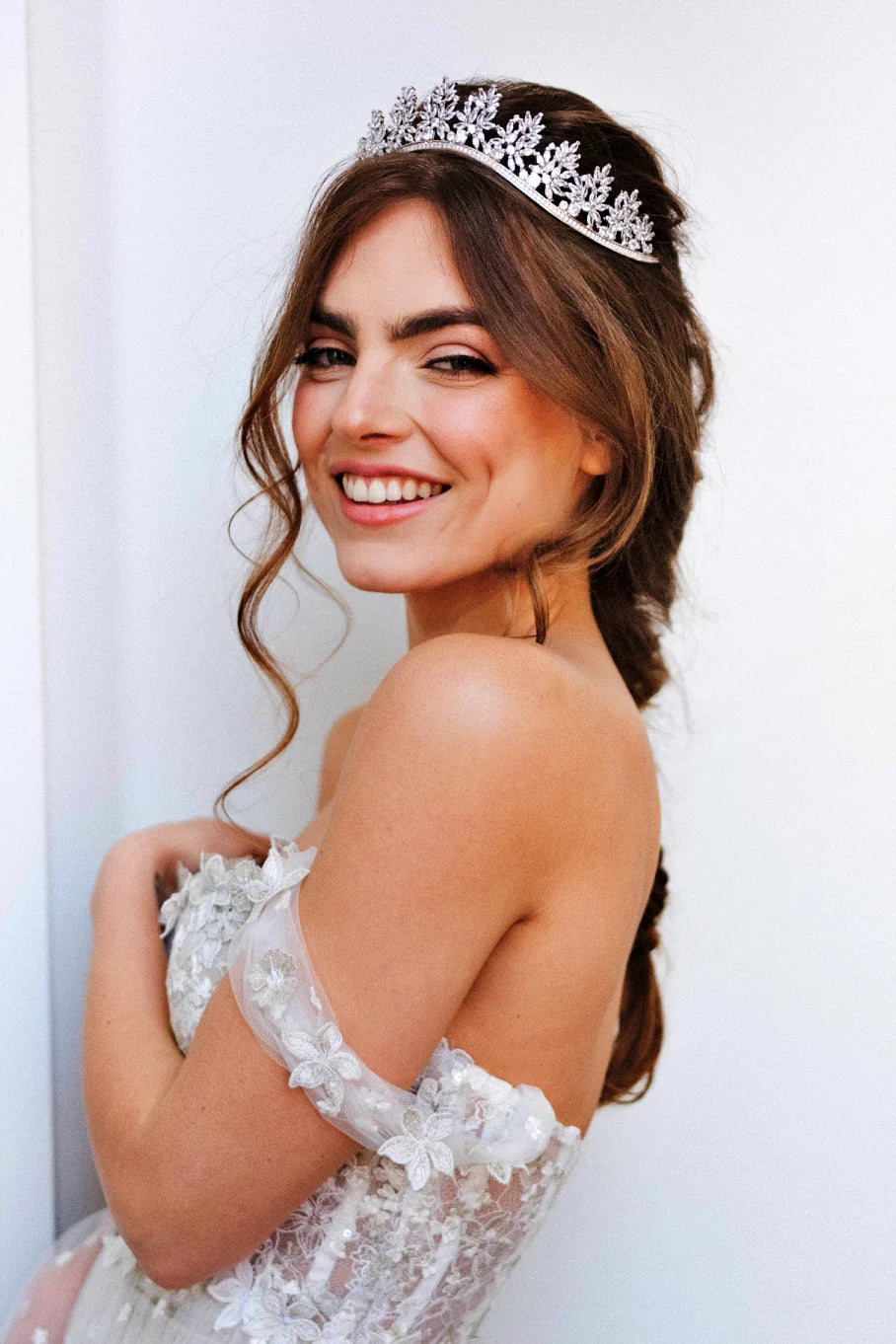 Winter Wedding Jewelry: The Bride’s Ultimate Style Guide