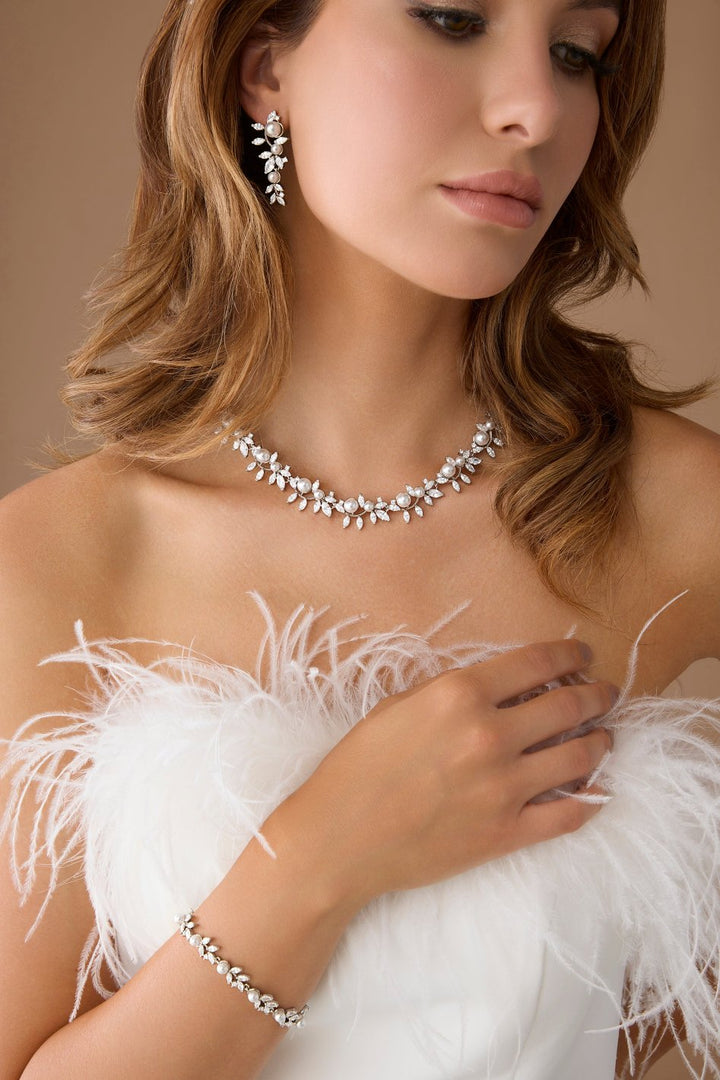 Loula-Jewelry-Set-Model-Image3