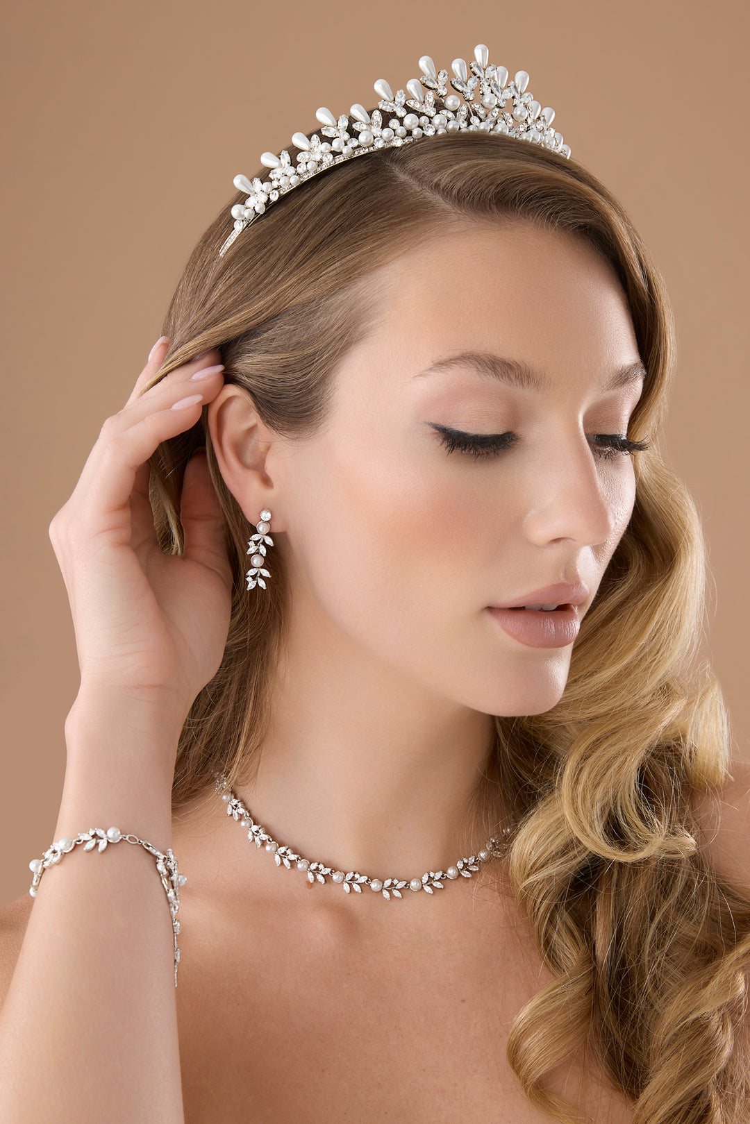 Leen-Jewelry-Set-Model-Image1