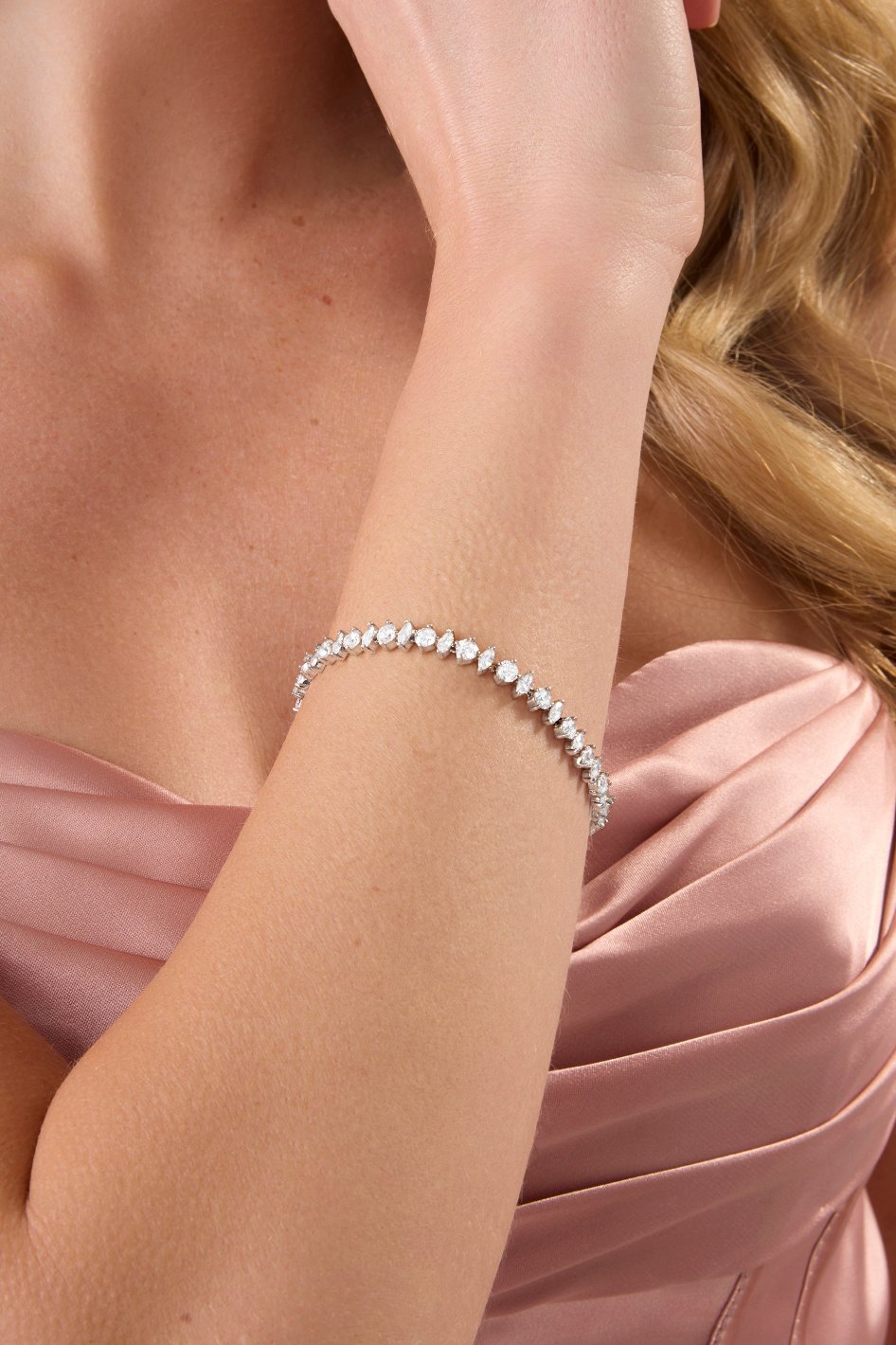 Astra-Bracelet-Model