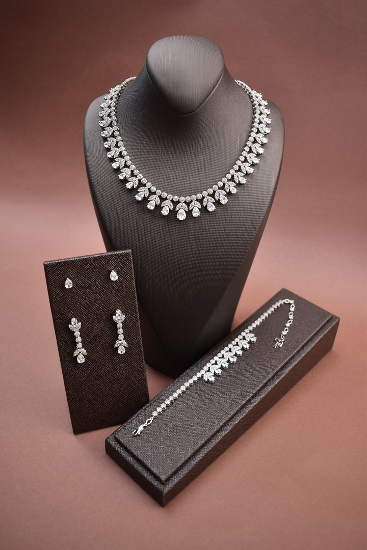 Amira-Jewelry-Set-Silver