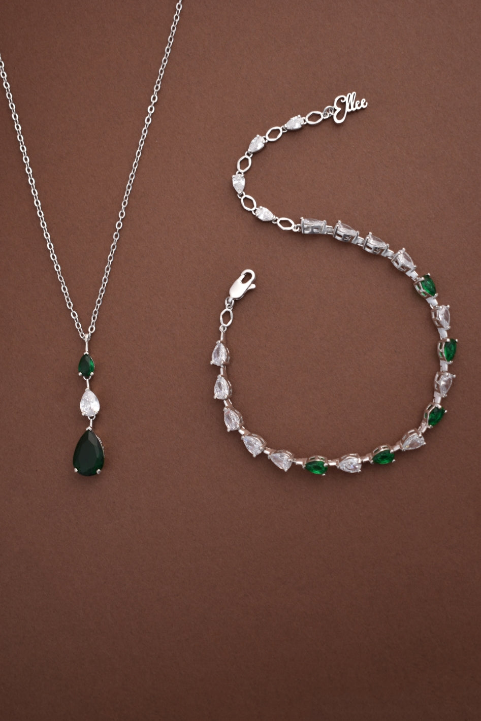 dala emerald set-necklace-bracelet-closeup