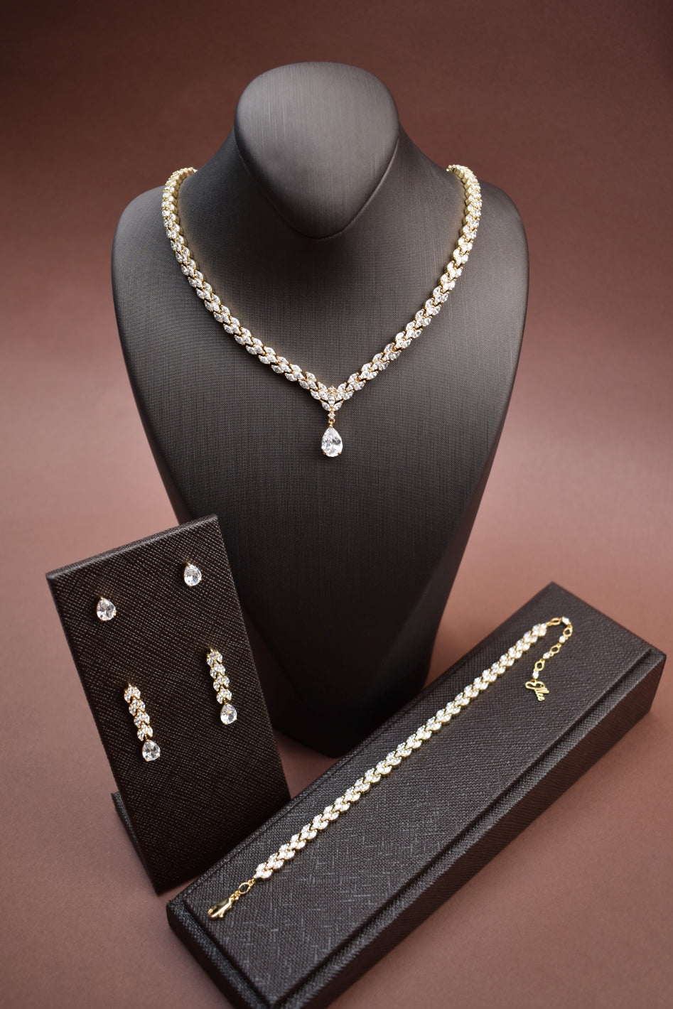 Glisten-jewelry-set-gold-image5