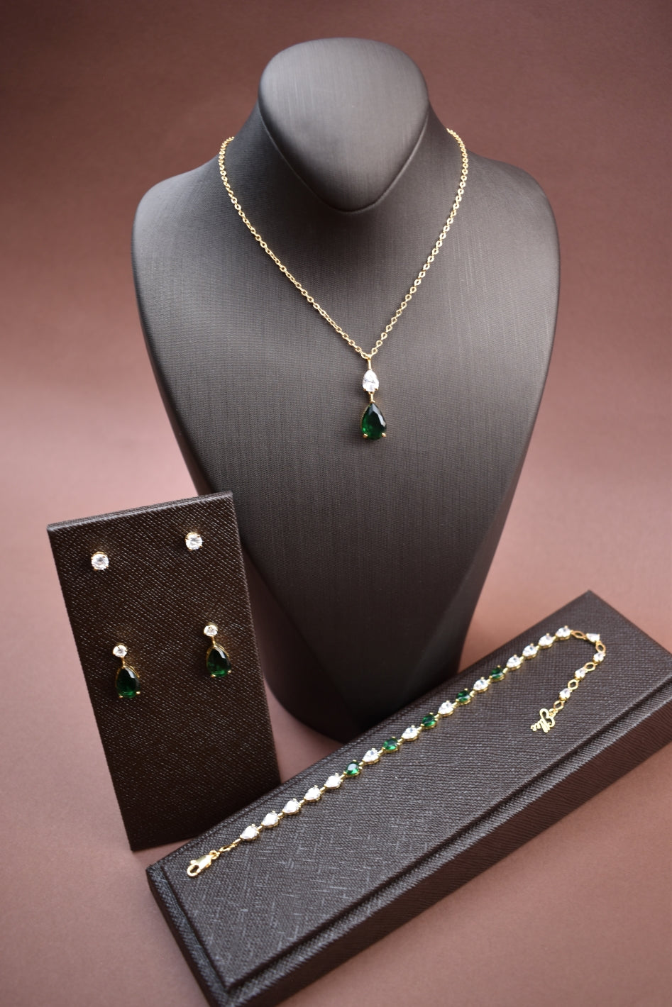 lilit-emerald-jewelry-set-gold