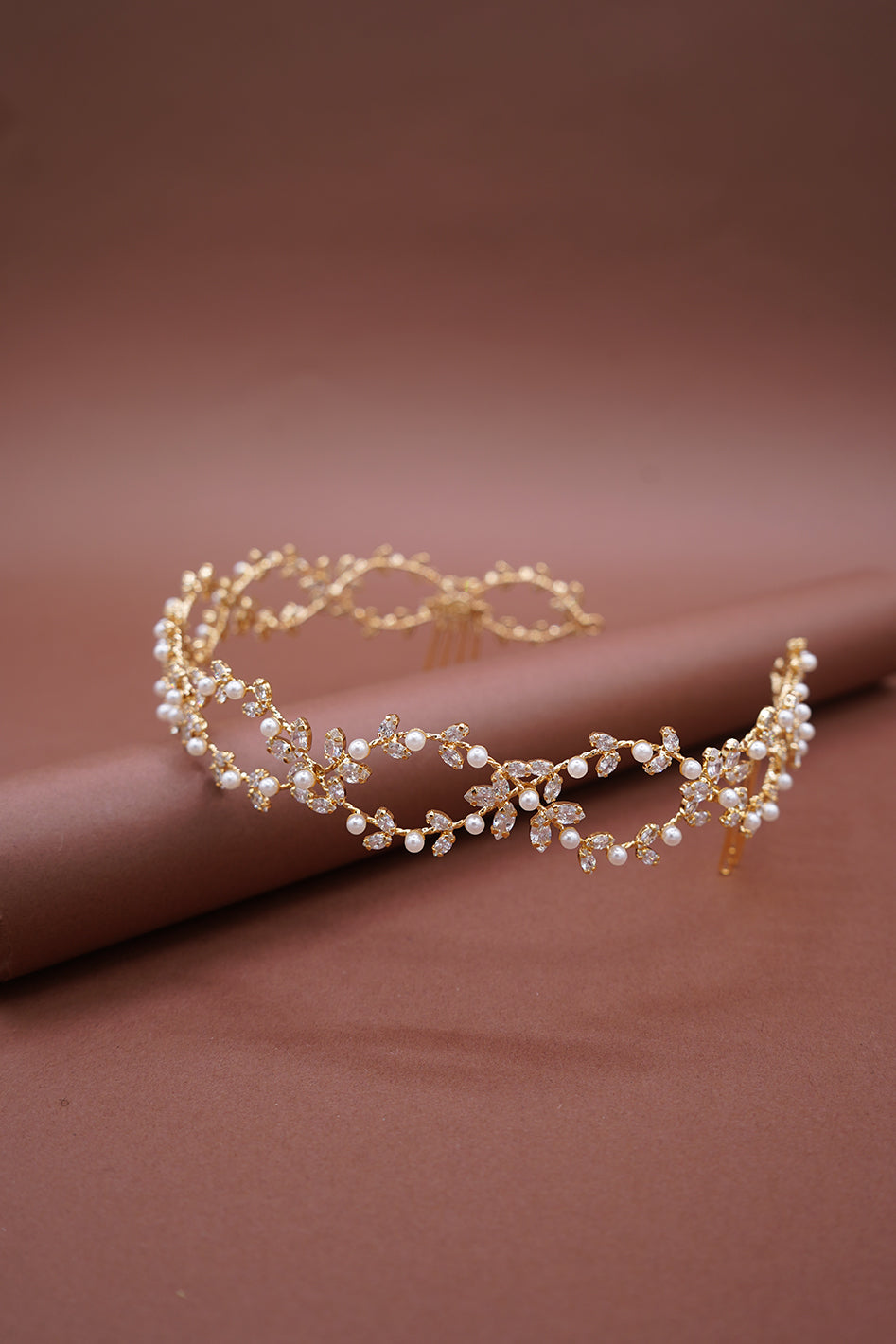 MADISON-PEARLS Simulated Diamond and Pearl Vine Headpiece