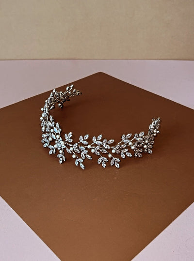 NOOR-PEARLS and Simulated Diamond Headpiece